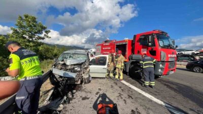 Anadolu Otoyolu’nun Düzce kesiminde meydana gelen trafik kazasında 2 aracın