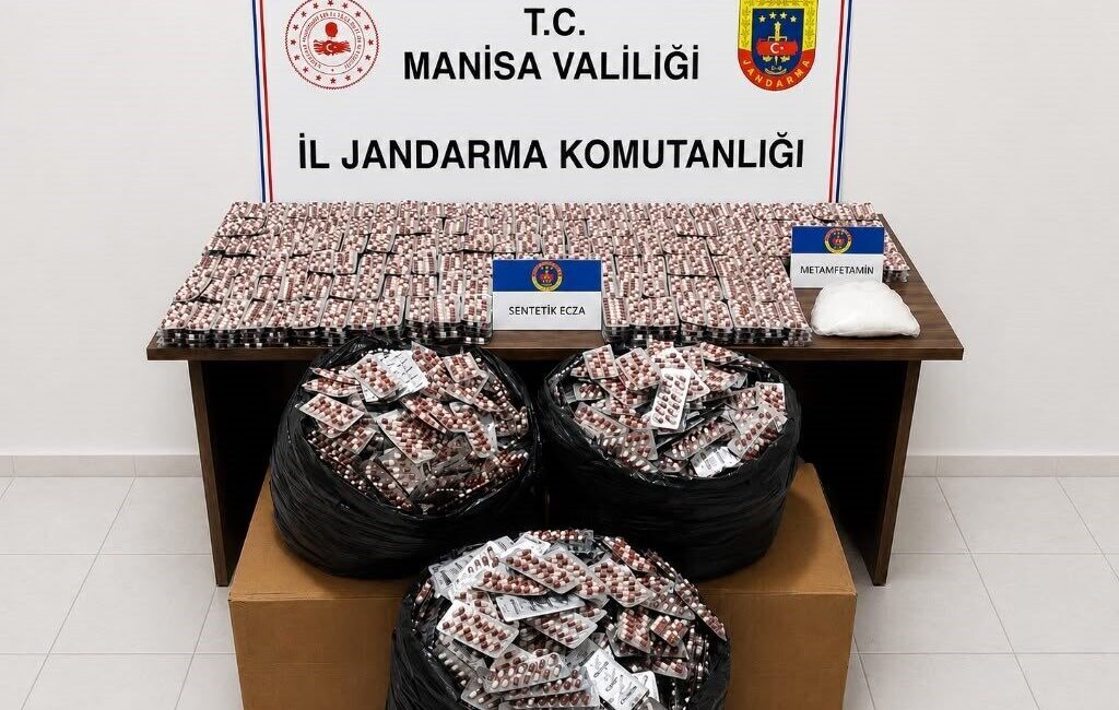 Manisa Otoyol Jandarma Komutanlığı ekipleri, Gebze-Orhangazi-İzmir Otoyolu’nda bir araçta gerçekleştirdikleri