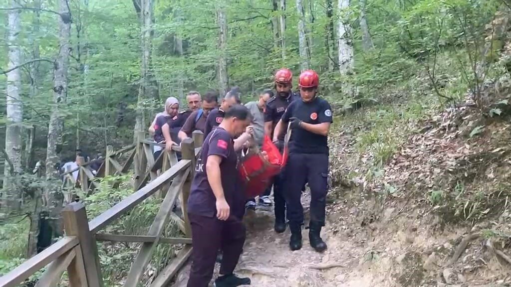 Bursa’nın İnegöl ilçesinde bulunan Oylat Şelalesi’nde bir kadın, dengesini kaybederek