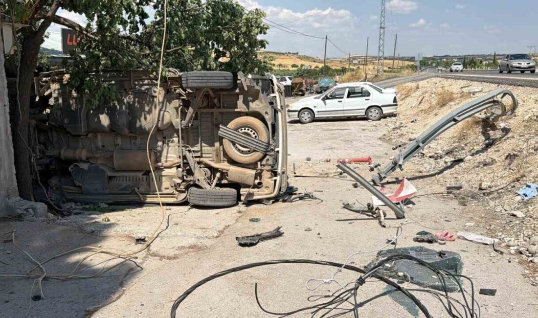 Adıyaman’da meydana gelen trafik kazasında, sürücünün kontrolünü kaybettiği panelvan aracın