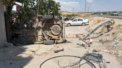 Adıyaman’da meydana gelen trafik kazasında, sürücünün kontrolünü kaybettiği panelvan aracın