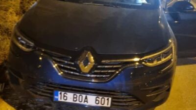 Bilecik’te bir otomobilin park halindeki başka bir araca çarpması sonucu