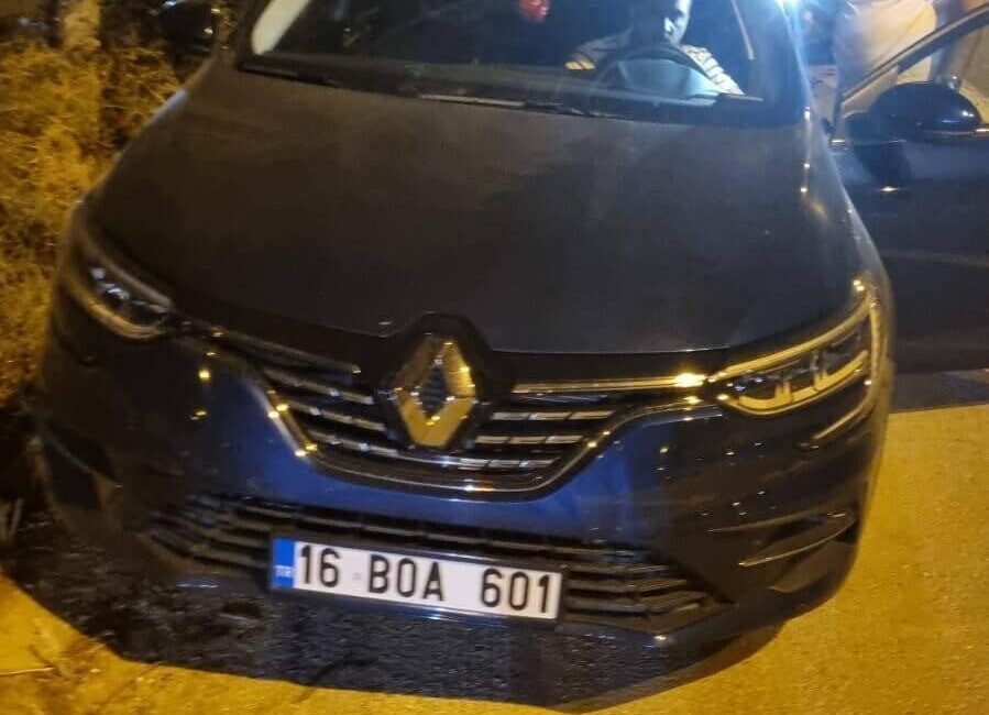 Bilecik’te bir otomobilin park halindeki başka bir araca çarpması sonucu