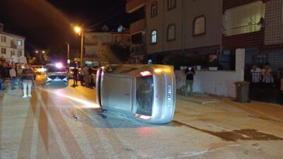 İnegöl ilçesinde meydana gelen trafik kazasında bir araç park halindeki