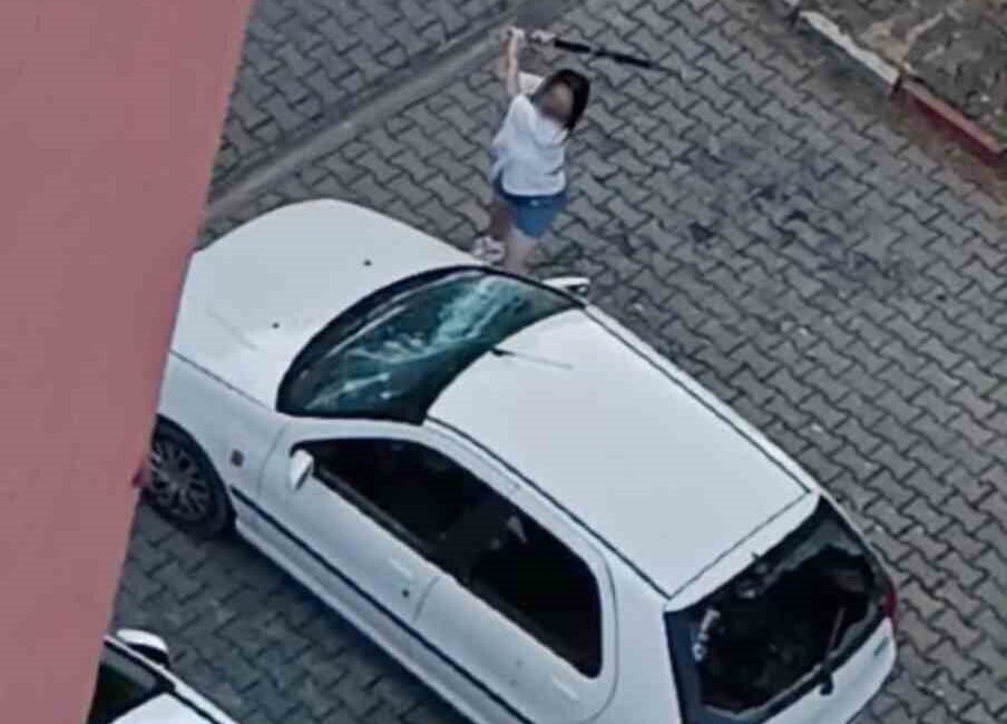 Karabük’te bir kadının, henüz kimliği tespit edilemeyen, park halindeki bir