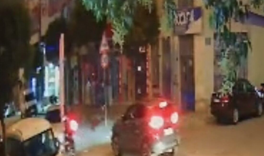 Gemlik ilçesinde meydana gelen bir trafik kazasında, park halindeki bir