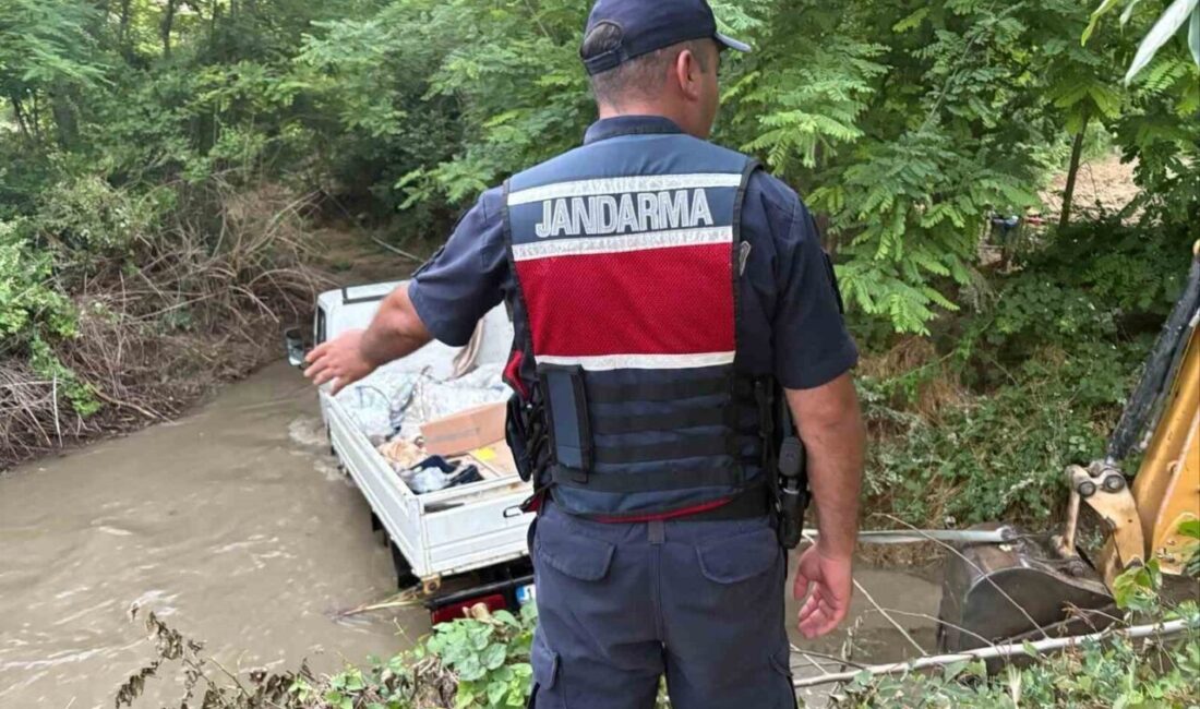 Bilecik’te, bir kamyonetin dere içinde mahsur kalmasıyla sonuçlanan olay meydana