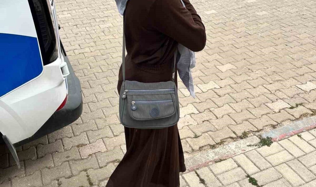 Pazaryeri ilçesinde bir cami önünde dini duyguları istismar ederek dilendiği