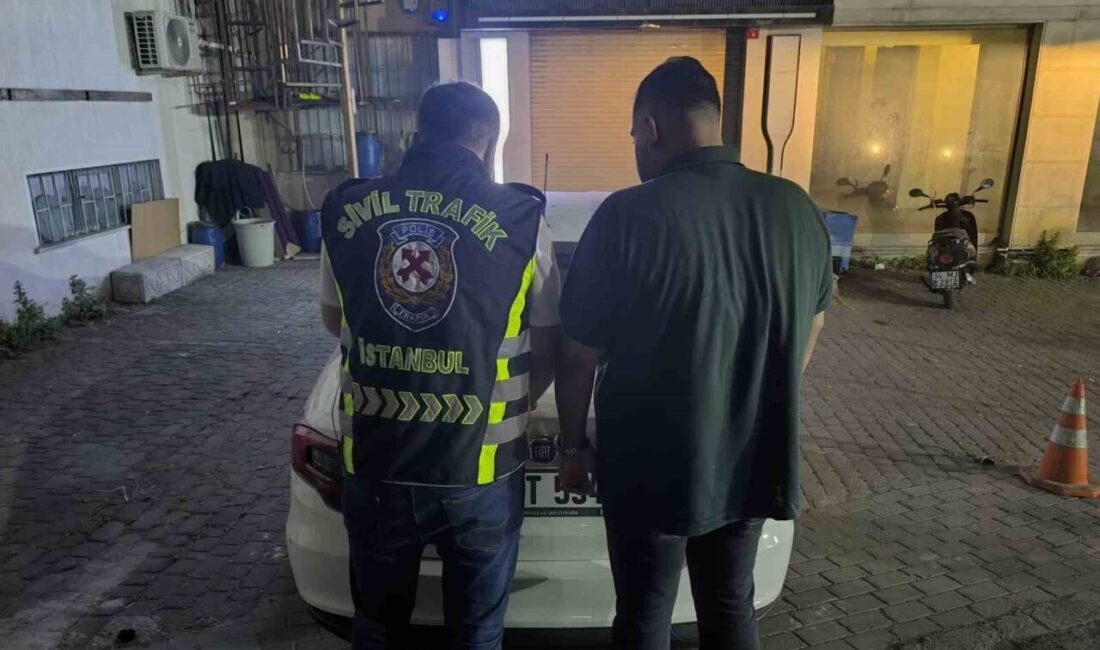 İstanbul’un Güngören ilçesinde, plakasız lüks bir araçla drift yaparak gösteri