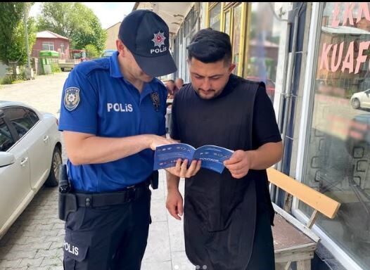 Ardahan İl Emniyet Müdürlüğü ekipleri, vatandaşları bilinçlendirmek amacıyla bir bilgilendirme