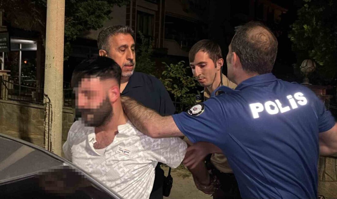 Aksaray’da bir lokantanın duvarına çarpan bir araç, alkollü bir sürücü