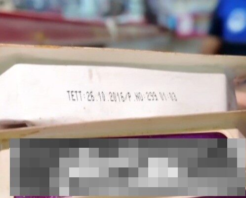 Kilis’te bir market denetiminde, içinde 2016’da son kullanma tarihi geçmiş