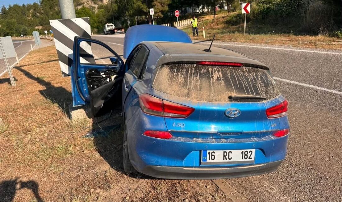 Karabük’ün Safranbolu ilçesinde bir otomobil, Karabük-Kastamonu kara yolu Toprakcuma köyü