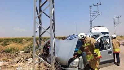 Reyhanlı ilçesinde meydana gelen trafik kazasında, hafif ticari aracın bir