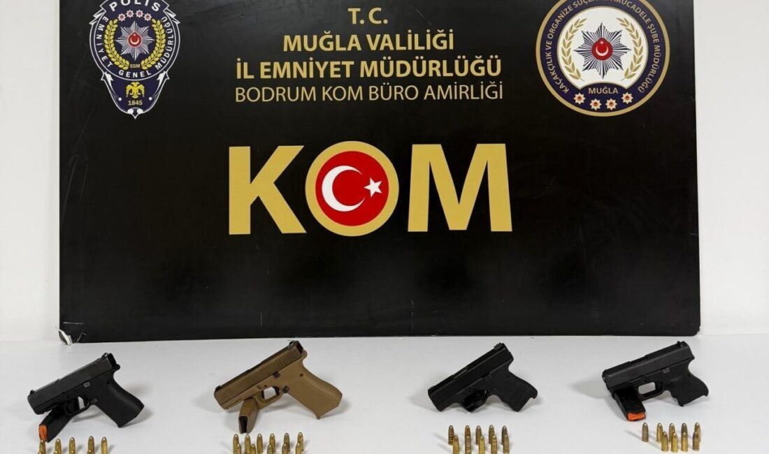 Muğla’nın Bodrum ilçesinde 4 kişi, ruhsatsız silahlarla birlikte polisten kaçtıktan