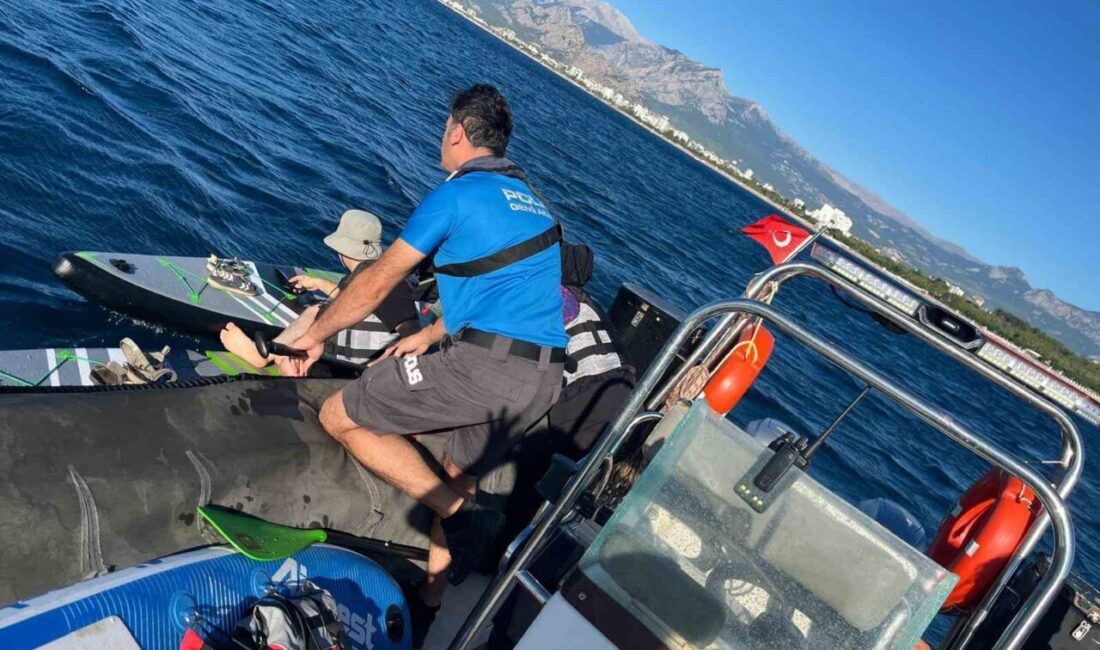 Antalya’nın Konyaaltı Sahili’nde, rüzgarın etkisiyle 2 mil açığa sürüklenen 38