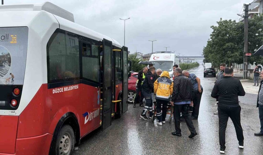 Düzce’de meydana gelen şiddetli yağmur, trafik kazasına neden oldu ve