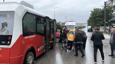 Düzce’de meydana gelen şiddetli yağmur, trafik kazasına neden oldu ve