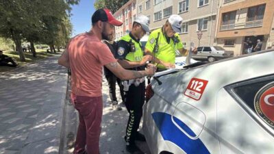 Eskişehir’de gerçekleştirilen polis denetimlerinde sahte plaka kullandığı belirlenen bir kamyonet