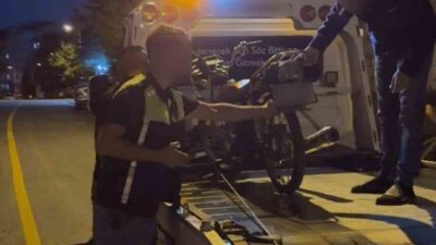 Kırşehir’de trafik polisleri, denetimler sırasında aykırı egzoz sistemi kullandığı ve