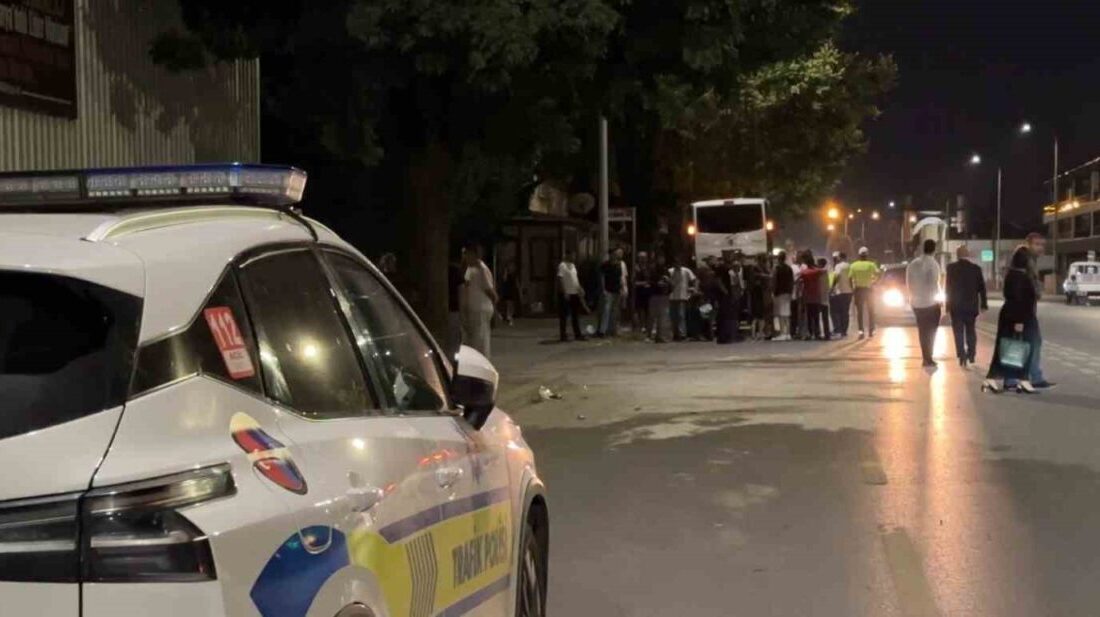 Sakarya’nın Adapazarı ilçesinde meydana gelen trafik kazasında, iki motosiklet ve