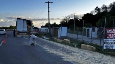 Adapazarı ilçesine bağlı olan D 650 karayolunda, bir saman yüklü