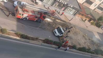 Yerköy ilçesinde seyir halindeki saman yüklü bir kamyonette yangın çıktı