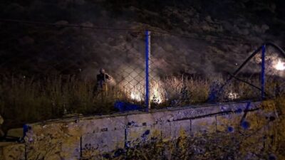 Hatay’ın Samandağ ilçesinde Meydan Mahallesi’nde meydana gelen makilik alandaki yangın,