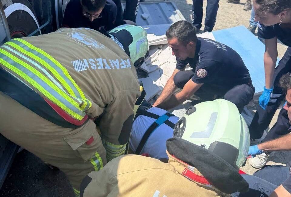 Hatay’ın Samandağ ilçesine bağlı Kurtderesi Mahallesi’nde meydana gelen olayda, tırın