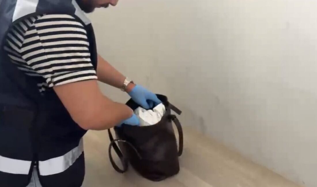 Samsun’da polis tarafından düzenlenen bir operasyonda 2 kişi, 1 kilo
