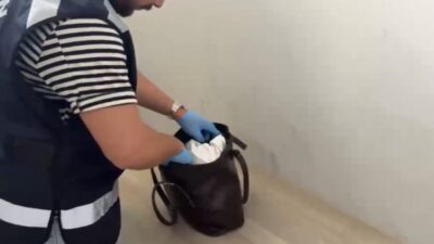 Samsun’da polis tarafından düzenlenen bir operasyonda 2 kişi, 1 kilo