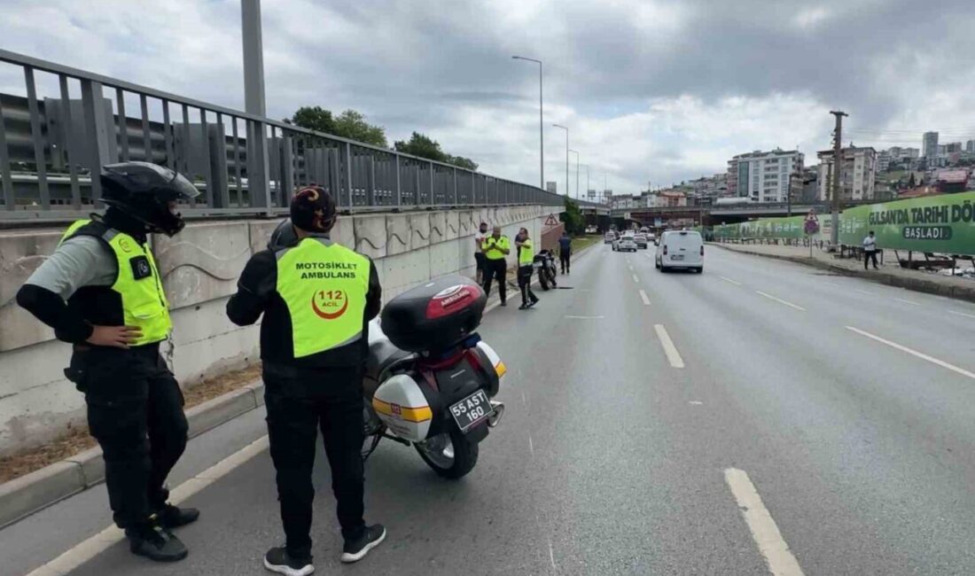 Samsun’da bir kaza meydana geldi ve kaza sonucunda devrilen motosiklette