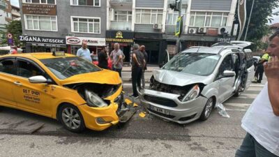 Samsun’da meydana gelen bir trafik kazasında, hafif ticari aracın iddiaya
