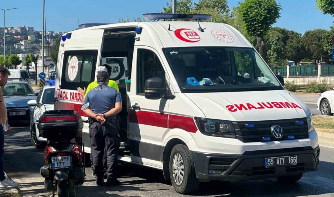 Samsun’da bir motosiklet sürücüsü, seyir halindeyken dengesini kaybederek yola düştü