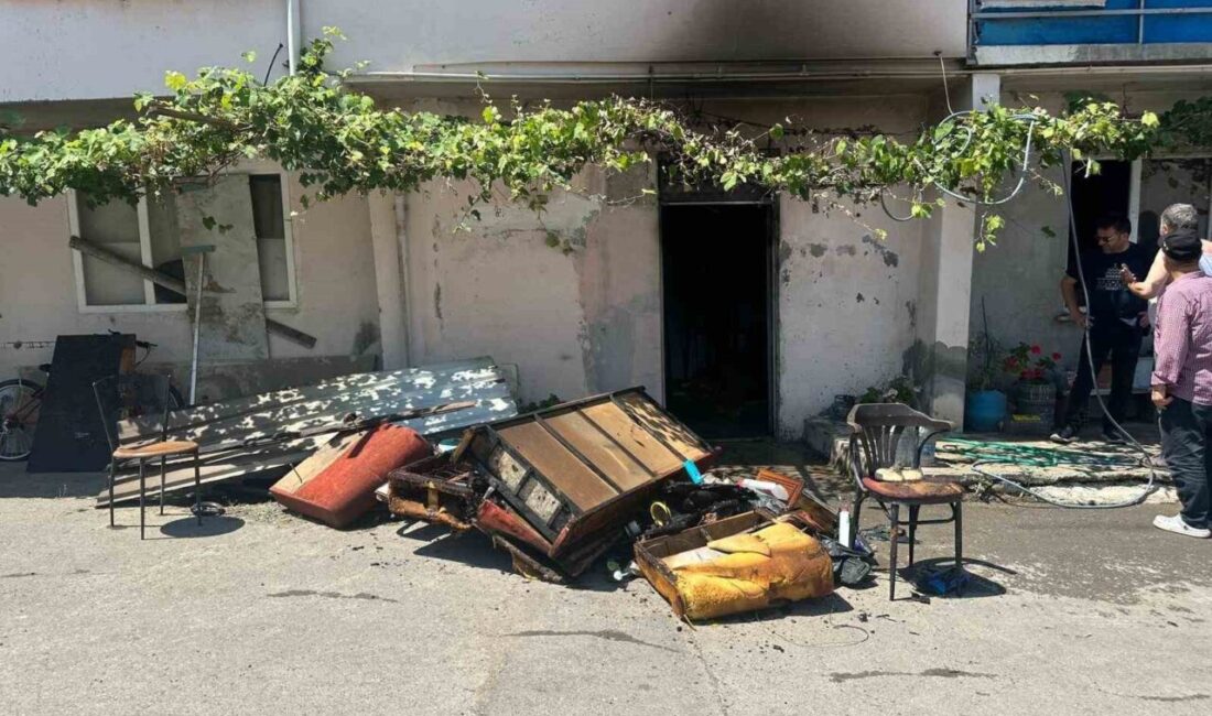 Samsun’un Canik ilçesinde, Düvecik Mahallesi’nde bulunan 2 katlı bir evin