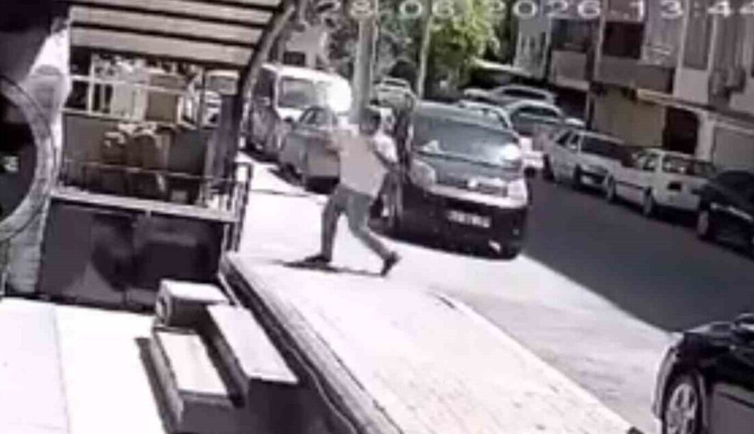 Şanlıurfa’nın Haliliye ilçesinde, evine girmek üzere olan Ahmet B., kimliği