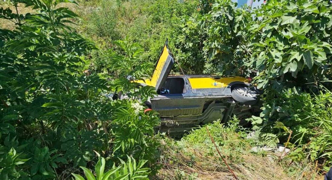 Sapanca ilçesinde meydana gelen trafik kazasında bir kişi yaralandı. Otomobil