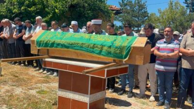 Kütahya’nın Tavşanlı ilçesinde sarı kantaron toplamak için dağlık alana çıkan
