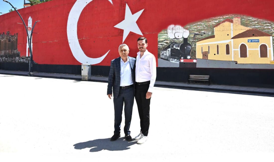 Şefaatli ilçesinin önemli noktalarından birinde yer alan donuk beton duvar,