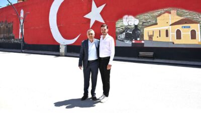 Şefaatli ilçesinin önemli noktalarından birinde yer alan donuk beton duvar,