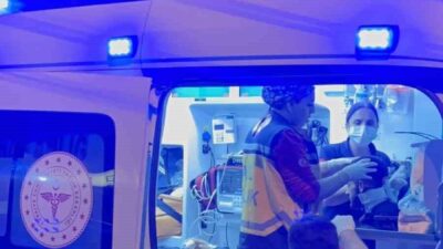 Çorlu ilçesindeki semt pazarının bitiminden hemen sonra sokak temizliği için