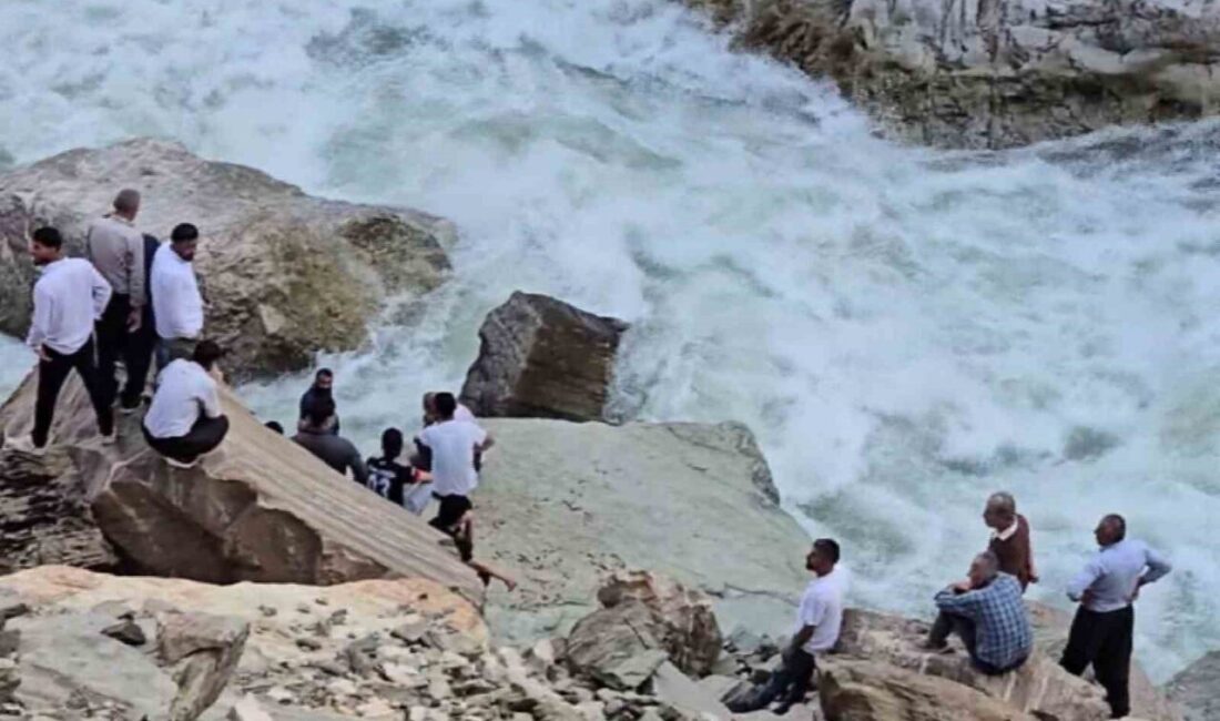 Beytüşşebap ilçesinde Habur Çayı’nda suda kaybolan genç için arama çalışmaları