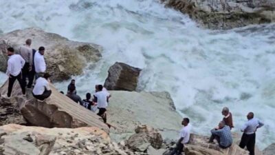 Beytüşşebap ilçesinde Habur Çayı’nda suda kaybolan genç için arama çalışmaları