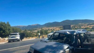 Muğla’nın Seydikemer ilçesinde meydana gelen trafik kazasında, bir otomobil ile