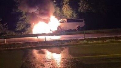 Alaçam ilçesinde seyir halindeki bir kamyonet, motor kısmındaki yangın nedeniyle
