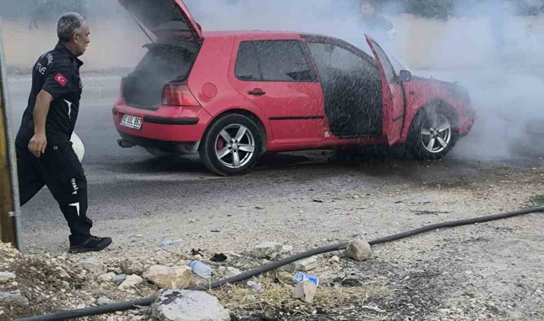 Adıyaman’ın Alitaşı Mahallesi’nde seyir halinde olan bir otomobil aniden alev