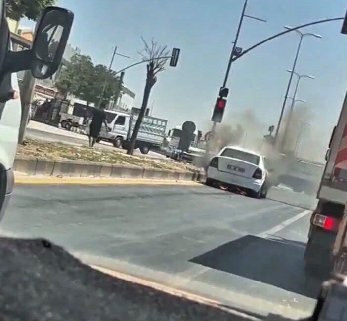 Gaziantep’te seyir halindeki bir araç, Şehitkamil ilçesi D-400 karayolu üzerinde