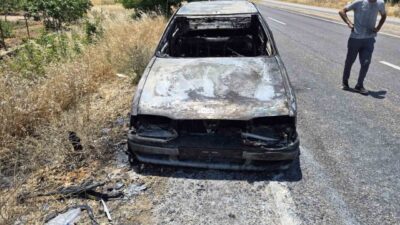 Gaziantep’in Yavuzeli ilçesinde seyir halindeki bir araç, aniden alev alarak