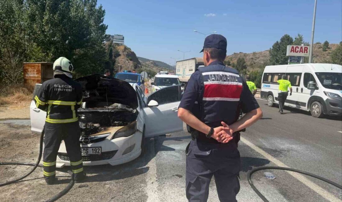 Bilecik’te seyir halindeki bir otomobil beklenmedik bir şekilde alev aldı.