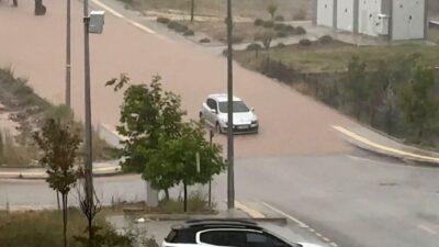 Geçen gece Osmaniye’de başlayan ve sabah saatlerinde şiddetini artıran sağanak